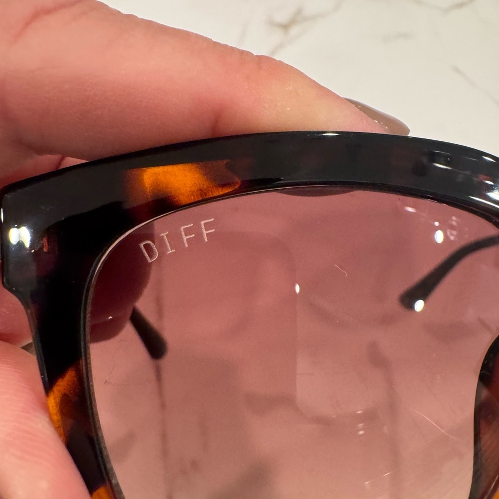Diff Tortoise Shell Sunglasses - image 8